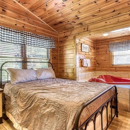 Dog Friendly, Romantic Mtn Getaway Hot Tub Pool Gatlinburg Zewnętrze zdjęcie