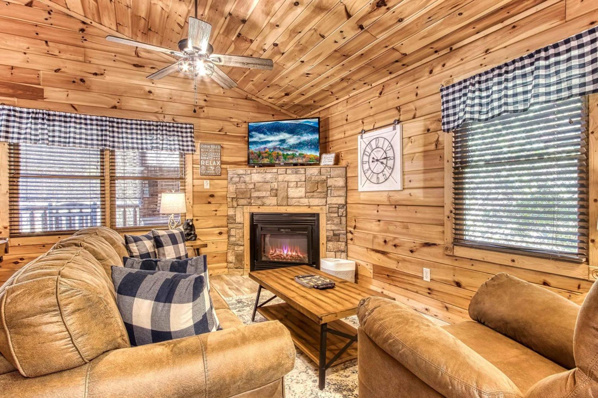 Dog Friendly, Romantic Mtn Getaway Hot Tub Pool Gatlinburg Zewnętrze zdjęcie